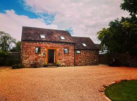 Stone Cottage. Full of character barn conversion Pass the Keys, hotel dengan parkir di Highley