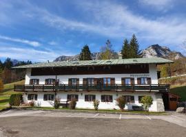 Haus Bergwelten Ramsau - Hintermühle，拉姆紹的附設泳池的飯店