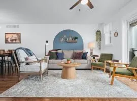 NEW Ivy House 3BR Townhome Downtown Beaches Wineries