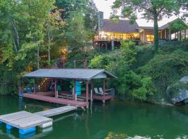 Relax in this 4BR 3BA Boone Lake front cottage, vakantiehuis in Piney Flats
