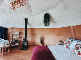 Greenacres Glamping, hotel amb aparcament a Lea