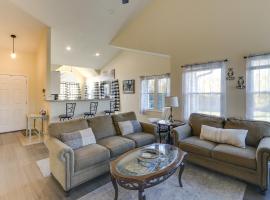 Wichita Townhome with Patio 9 Mi to Downtown!、ウィチタのホテル