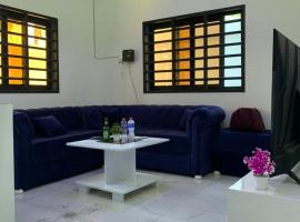 BELLE VILLA LUXUEUSE, hotel with parking in Baguida