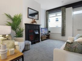 Feels like Home in Bishop, with Backyard, Sleeps 3, apartment in Bishop Auckland