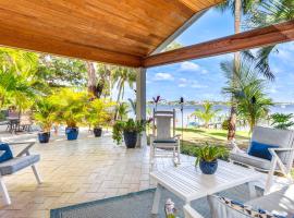 Stuart में, होटल Waterfront Stuart Oasis w/ Hot Tub & Dock!