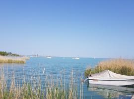 Coastline Balaton Apartment, hotel di Alsóörs