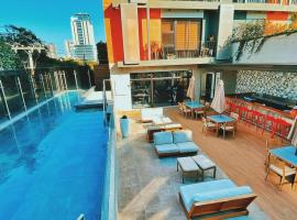 Luxury Penthouse EON Ciudad Guatemala zona 10, hotel s jacuzzi v destinaci Guatemala