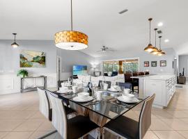 1879 Dogwood Dr, hotel with parking in Marco Island