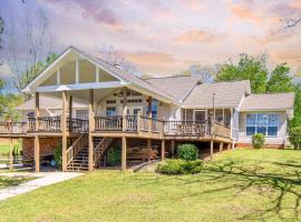 Crystal Clearwaters, vacation home in Dadeville