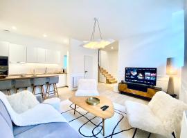 Velvet - By BEST KEYS - Maison Duplex &Eacute;l&eacute;gante - Plein Centre Ville - D&eacute;co Minimaliste & Cosy - Literie Haut de Gamme - 2 chambres s&eacute;par&eacute;es - Lit Queen Size & 1 canap&eacute; convertible - Smart TV - Netflix - Machine Nespresso - WiFi Fibre - Check-in Autonome