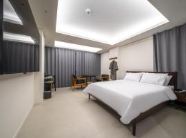 인천 연수 블루버드호텔 Bluebird Hotel, hotel di Yeonsu-gu, Incheon