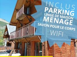 Le Coucou - Grand chalet - Parking - WIFI - ALLOS - 10adul+2enf, отель в городе Аллос