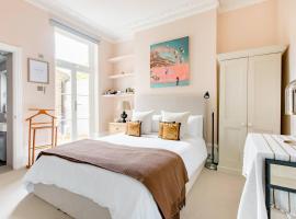 Luxury King-bed Ensuite With Quiet Private Patio, hotel cerca de Clapham High Street Railway Station, Londres