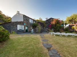 Casas de Campo HousesInPico, hotel in Prainha de Baixo