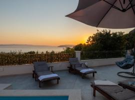 Beautiful Villa Libero with a pool jacuzzi sauna, villa in Makarska