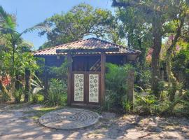 Casa da Lívia - Ilha do Mel، فندق في باراناغوا