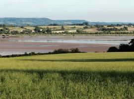 Forest Glamping Retreat, luxury tent in Blakeney