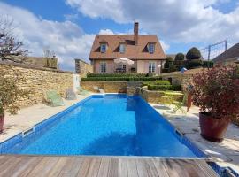 LA CONFRERIE à MEURSAULT au CŒUR DE LA BOURGOGNE, hotel v destinaci Meursault