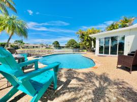 Canal Oasis: Vibrant Home, Pool & Views, casa a Margate