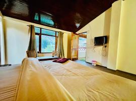 Hotel Sliver Inn - Affordable Luxury Stay Near Mall Road, hotel a Manāli