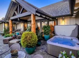 Ironstone Lodge - Luxury Living and Mountain Views
