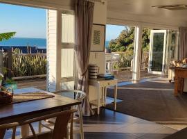 Coastal Chic in Pohara, holiday home in Pohara
