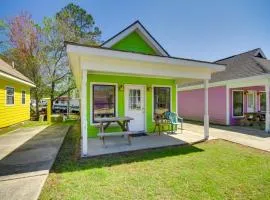 Charming Biloxi Studio with Community Pool and Lake!