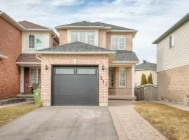 Cozy house near HWY401 & Go station in Scarborough