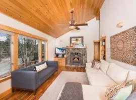 Mineral Springs 3 BR w Hot tub Available in Alpine Meadows