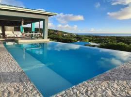 Sugar Moon, spectacular Antiguan Villa with pool、Johnsons Pointのホテル