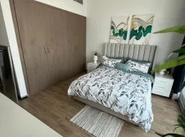 Specious cosy bedroom in Al Sufouh