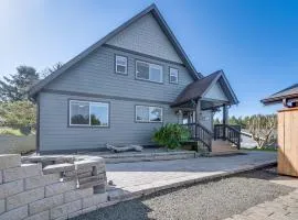 Chic Westport Vacation Rental, Walk to Beach!