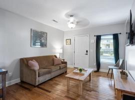 McCallie Dugout- 5 mins to Zoo, 10 Mins to Downtown!, hotel in Chattanooga