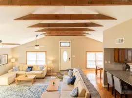 Centrally Located - The Delightful Doubles - Unit C