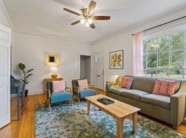 Near University & Dining- Garden District Dwelling, holiday home sa Montgomery