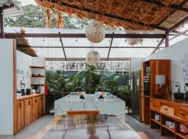 La Tribu Boutique Hostel for women, hotel in Puerto Viejo