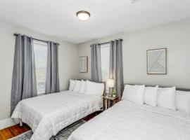 North Highlands Nest- Unit A, hotel in Pensacola