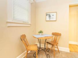 Near Downtown&Parks- The Cozy Guest Cottage, apartment in Columbus