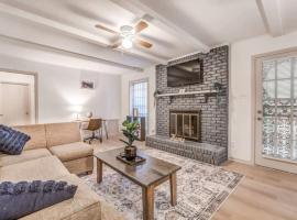 10 from U of Memphis & Airport- Pinecrest Perch, hotel in Memphis