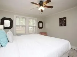 Forest Lake Hidden Gem 3 Min to Ft Jackson & Shops