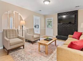 Near Parks Dining & Shopping - Glade Park Gem, hotel in Montgomery