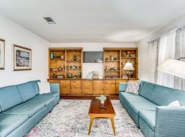 Brilliant in Bellview-Back unit-- Mins to NAS Pensacola, Beach, Shopping, ξενοδοχείο σε Πενσακόλα