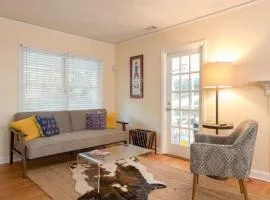 Funky Flat on The Hill - Pet Friendly