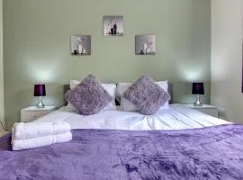 Modern Comfort, 2BR, Ensuite, Parking