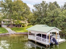 Lakefront Cottage near Bristol & Johnson City, hotel with parking in Piney Flats