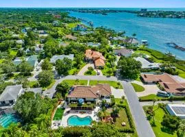 Luxury 8-BR Villa w Pool Soccer - 20 Guests