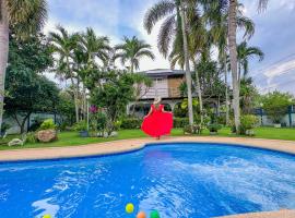 Let's Chill Pool Villa Pattaya Najomtien42 and Sattahip, viešbutis su vietomis automobiliams mieste Ban Tao Than