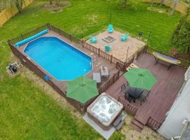 The Retreat - Private Pool-Spa-Firepit-Gameroom, Hotel in Greenwood