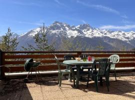NEW - Stunning view and spacious terrace, hotel en Oz