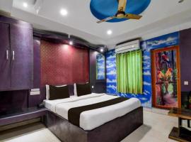 Goroomgo Hotel Blue Royal Swimming Pool Hotel Near DN Regalia Mall, hotelli kohteessa Bhubaneshwar lähellä lentokenttää Biju Patnaikin kansainvälinen lentoasema - BBI 
